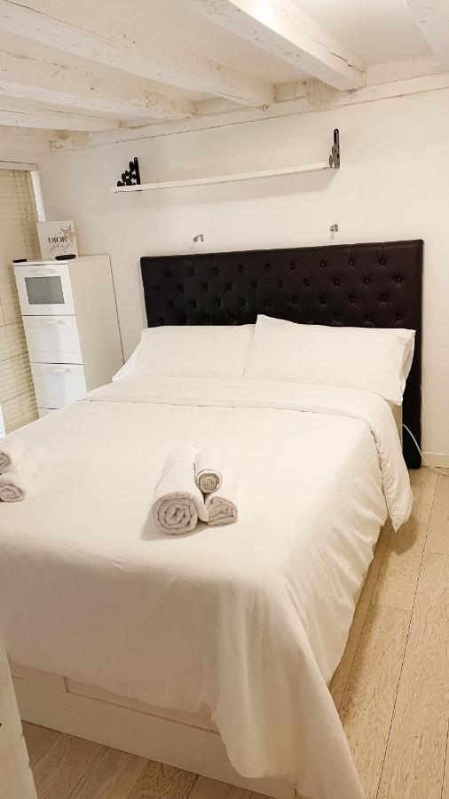 Accogliente Loft A 8 Min Dal Duomo Apartment Milano Ngoại thất bức ảnh